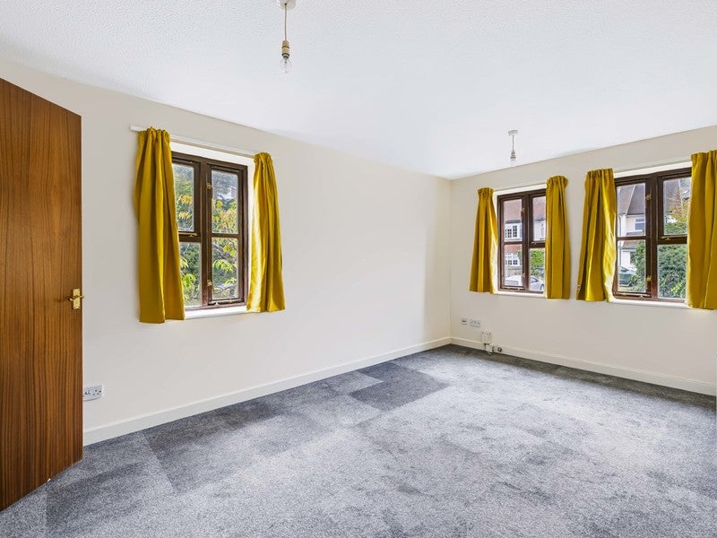 Flat Meadvale Heights in Reigate and Banstead