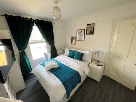 Flat Loampit Hill in Greater London