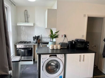 Flat Loampit Hill in Greater London