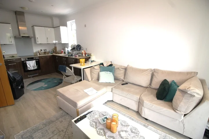 Flat Mackintosh Street in Greater London