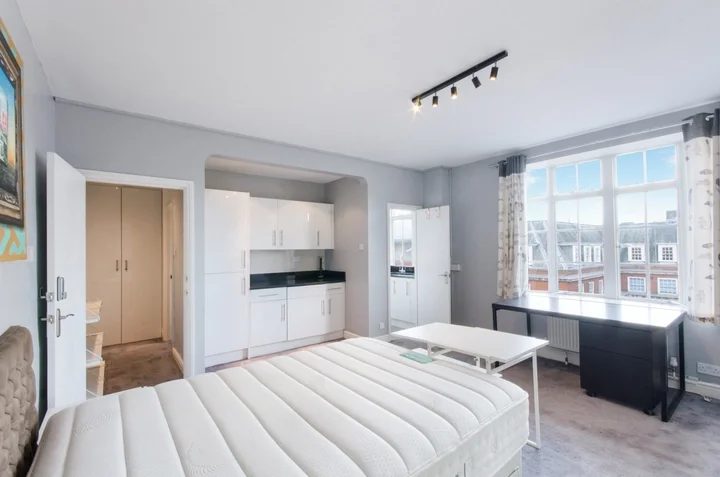 Flat Upper Woburn Place in Greater London