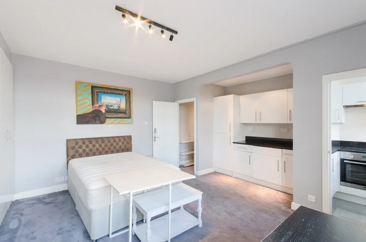 Flat Upper Woburn Place in Greater London