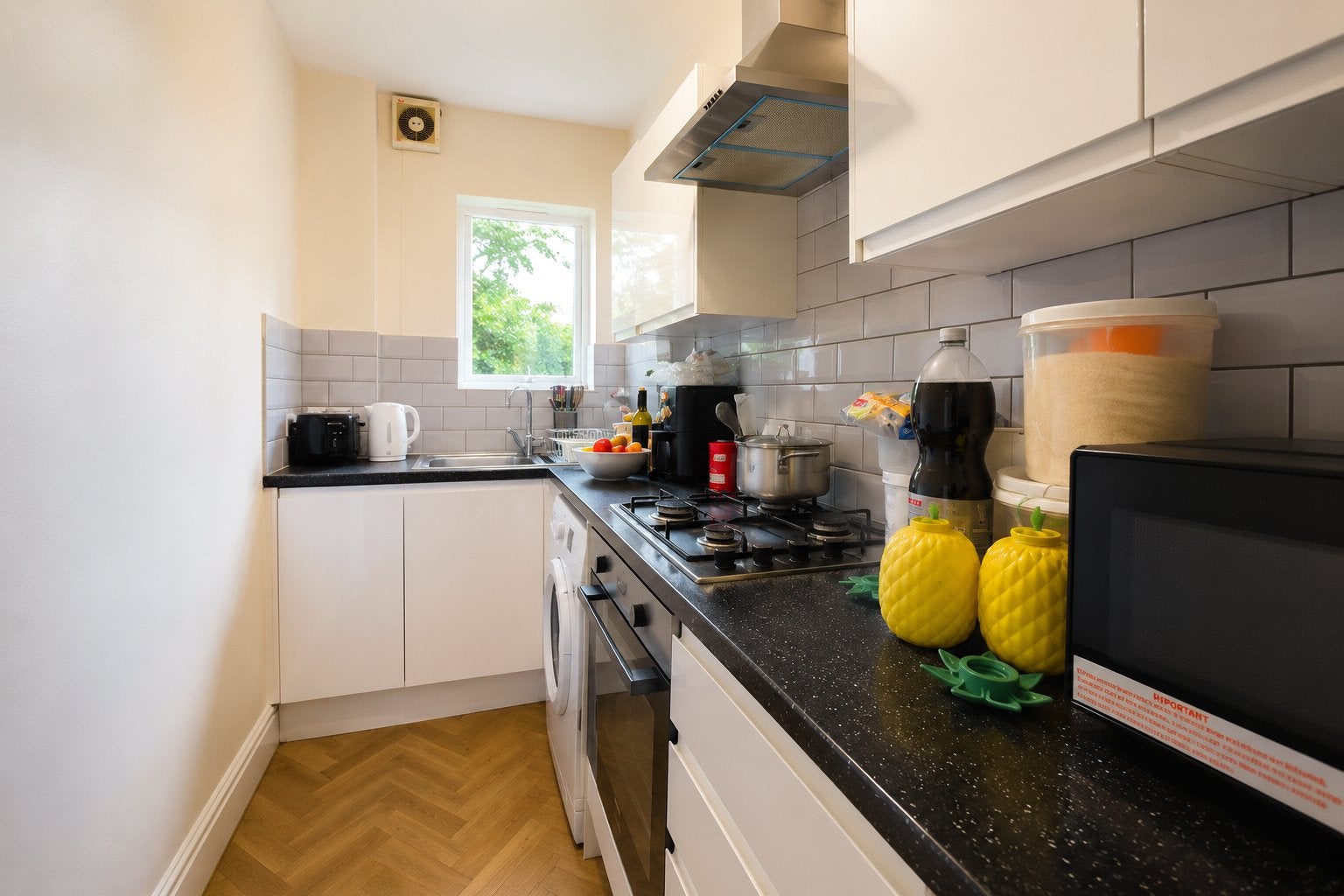 Flat Dunheved Road North in Greater London