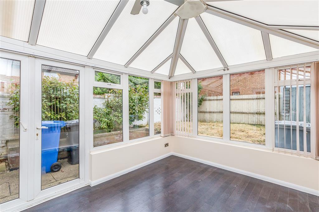 Flat Primrose Close in Kettering