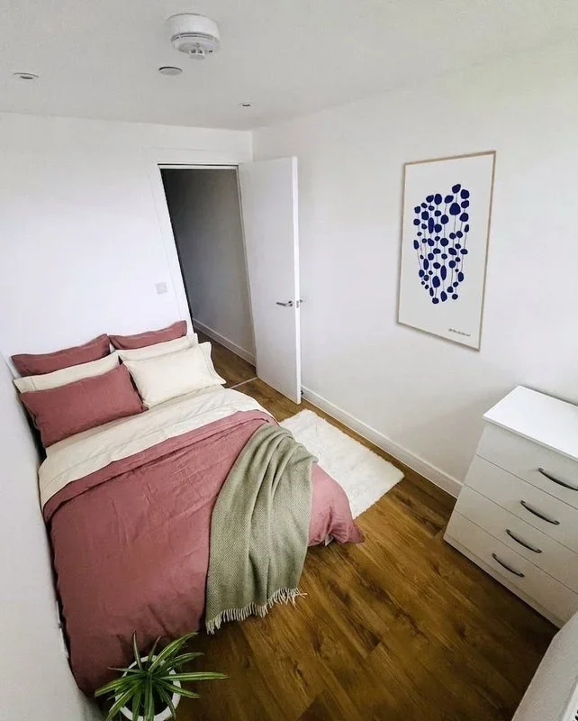 Room Treadgold Street in Greater London