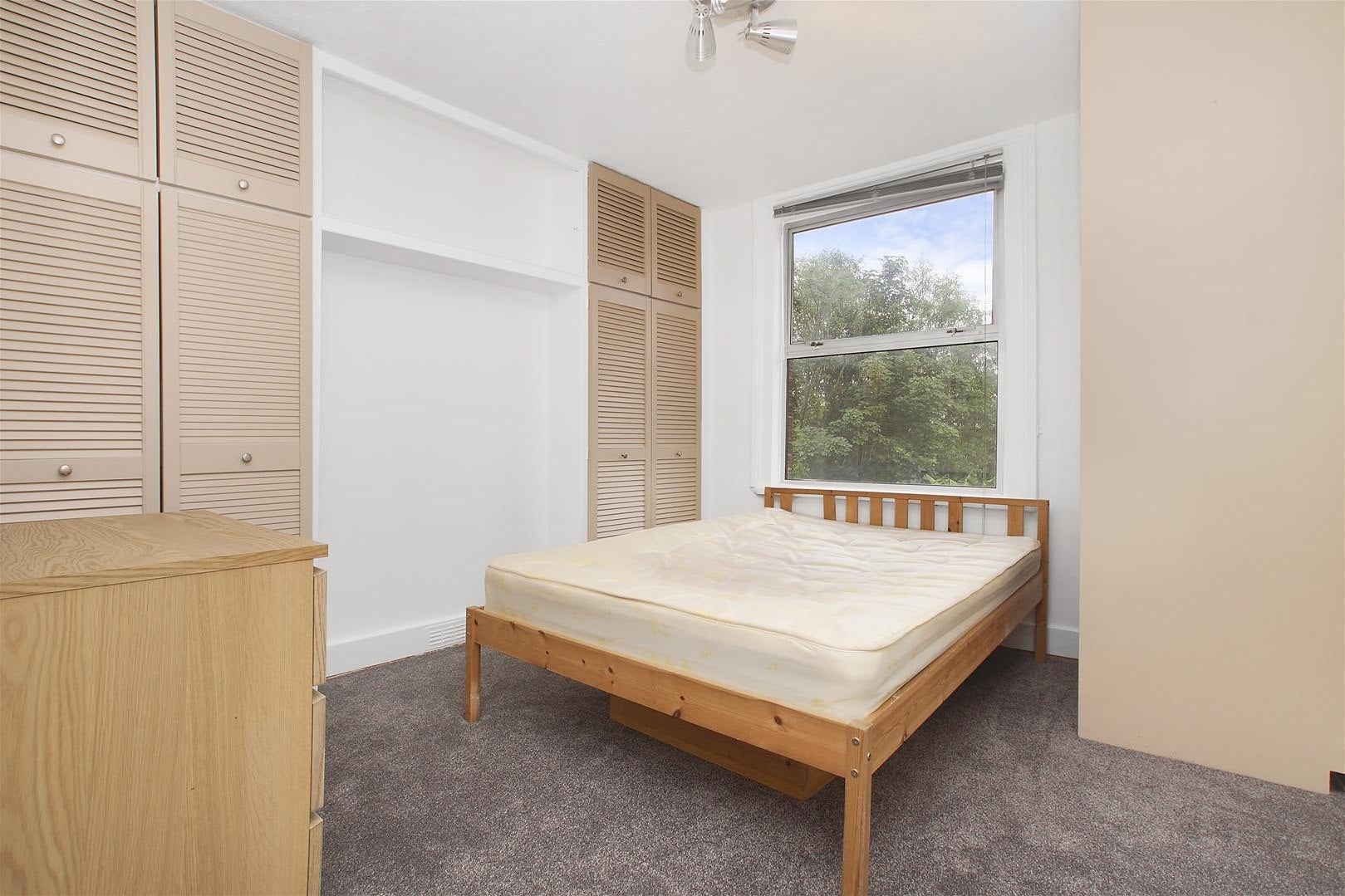 Flat Bathurst Gardens in Greater London