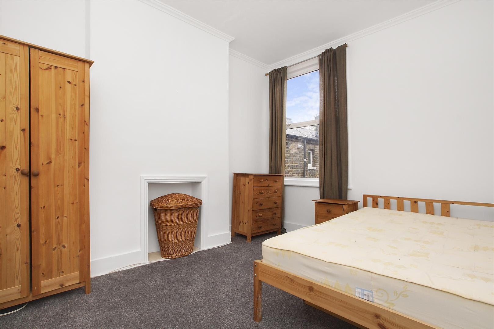 Flat Bathurst Gardens in Greater London