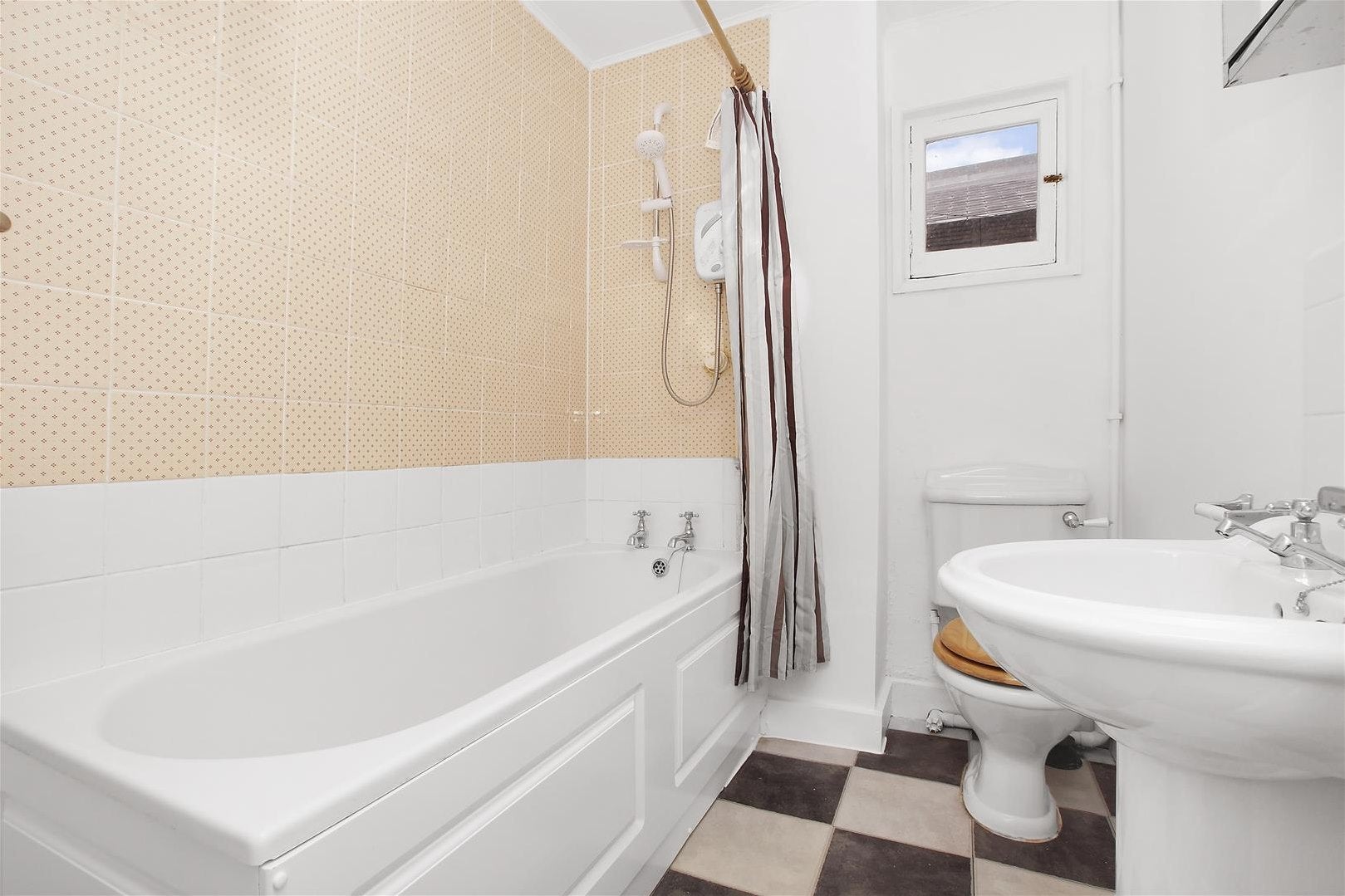 Flat Bathurst Gardens in Greater London