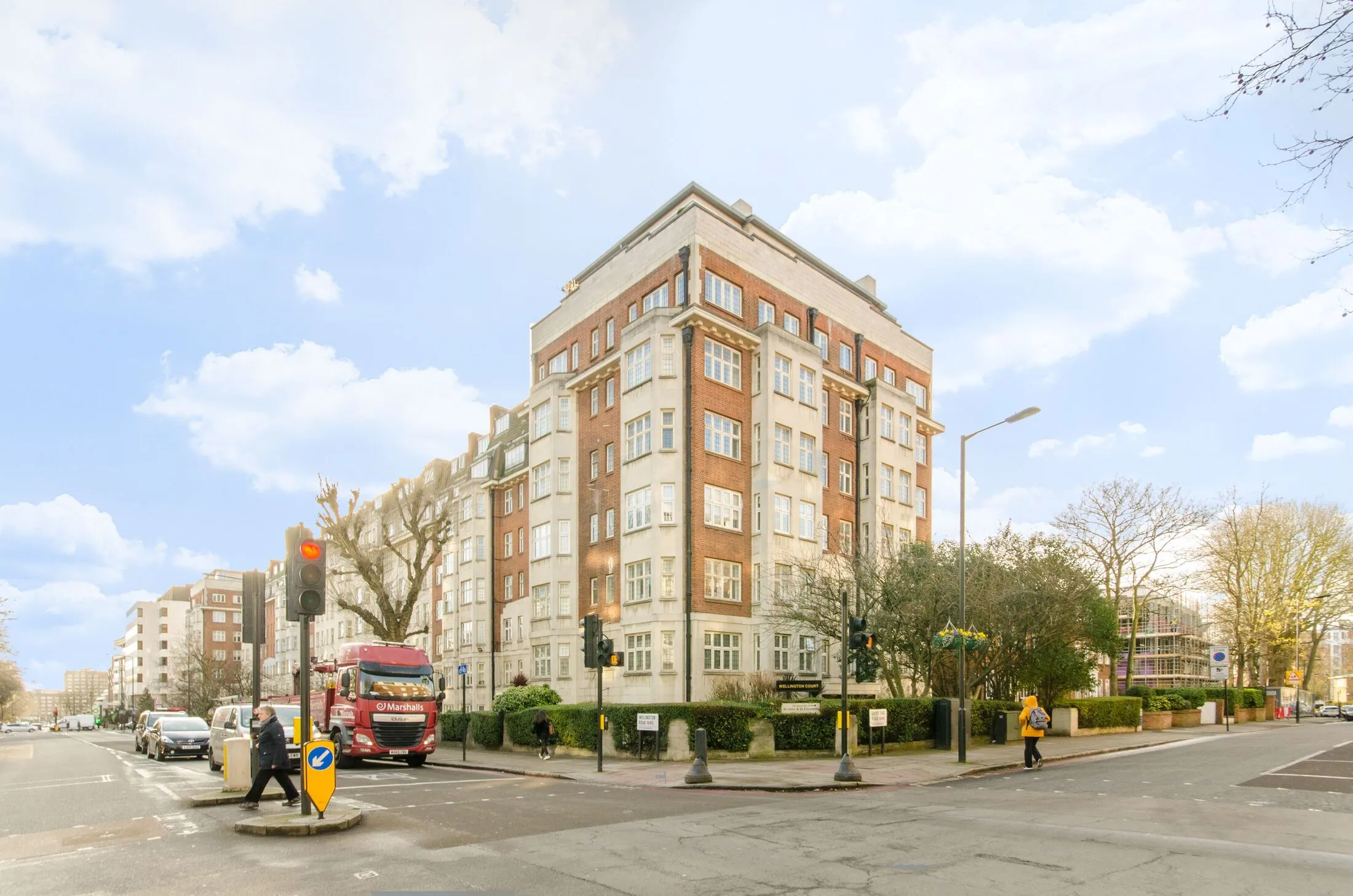 Flat Grove End Road in City of Westminster