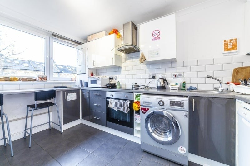 Room Bemish Road in Greater London