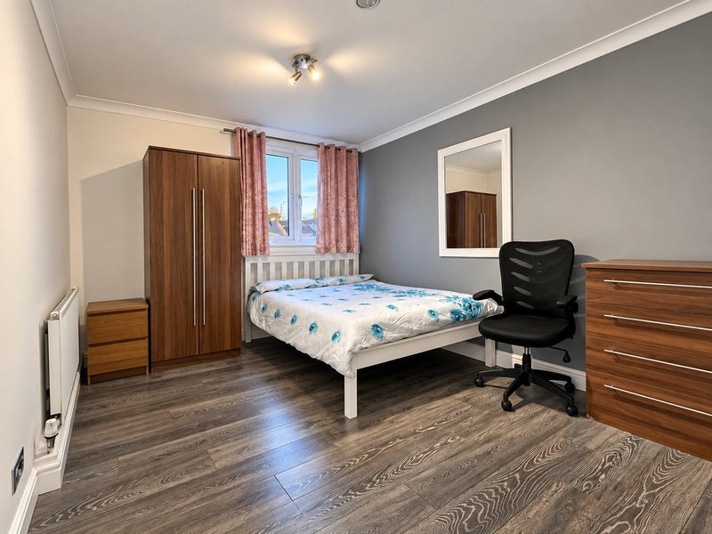 Room Bemish Road in Greater London