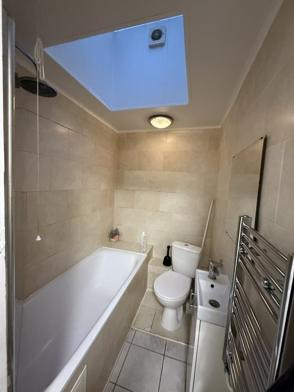 Room Bemish Road in Greater London