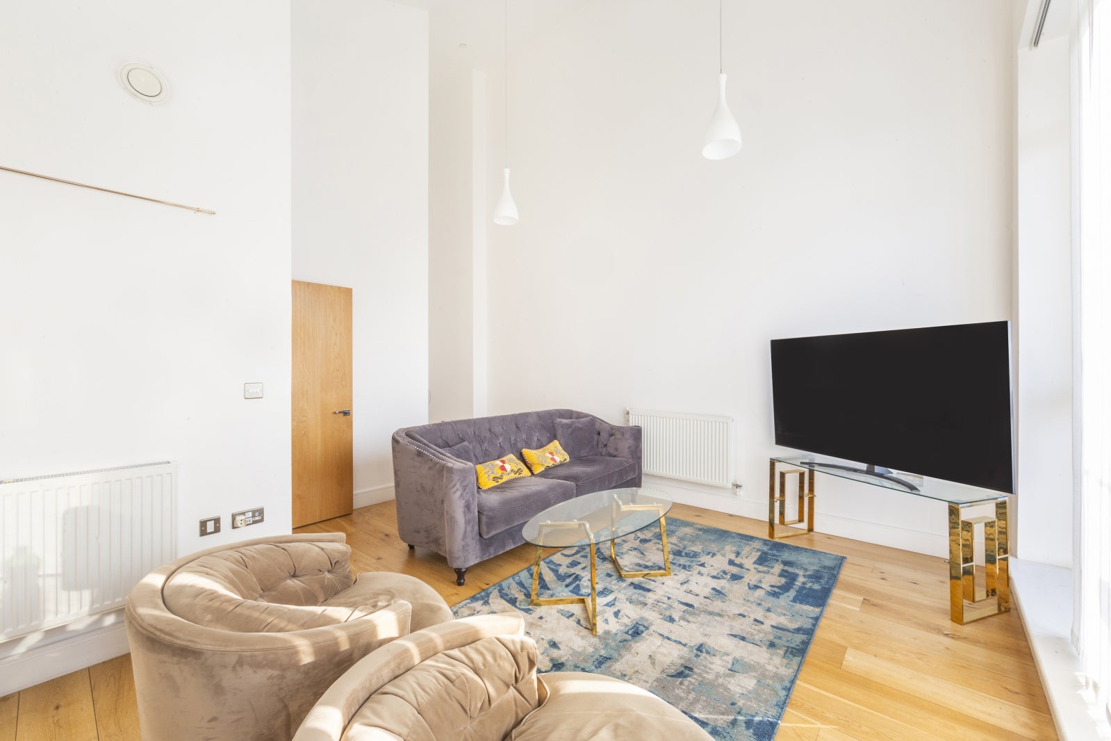 Flat Hoy Street in Greater London