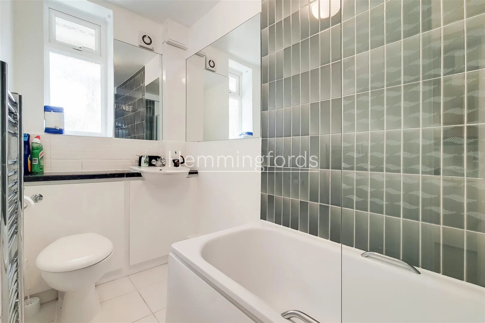 Flat Pentonville Road in Greater London
