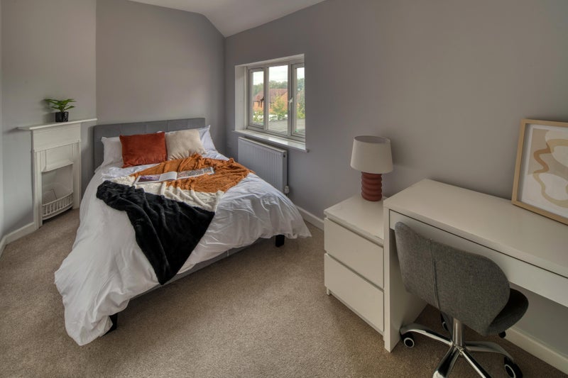 Room Marshfield Road in Bristol