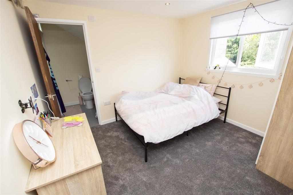 Flat Raddlebarn Road in Birmingham