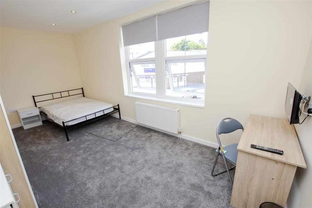 Flat Raddlebarn Road in Birmingham