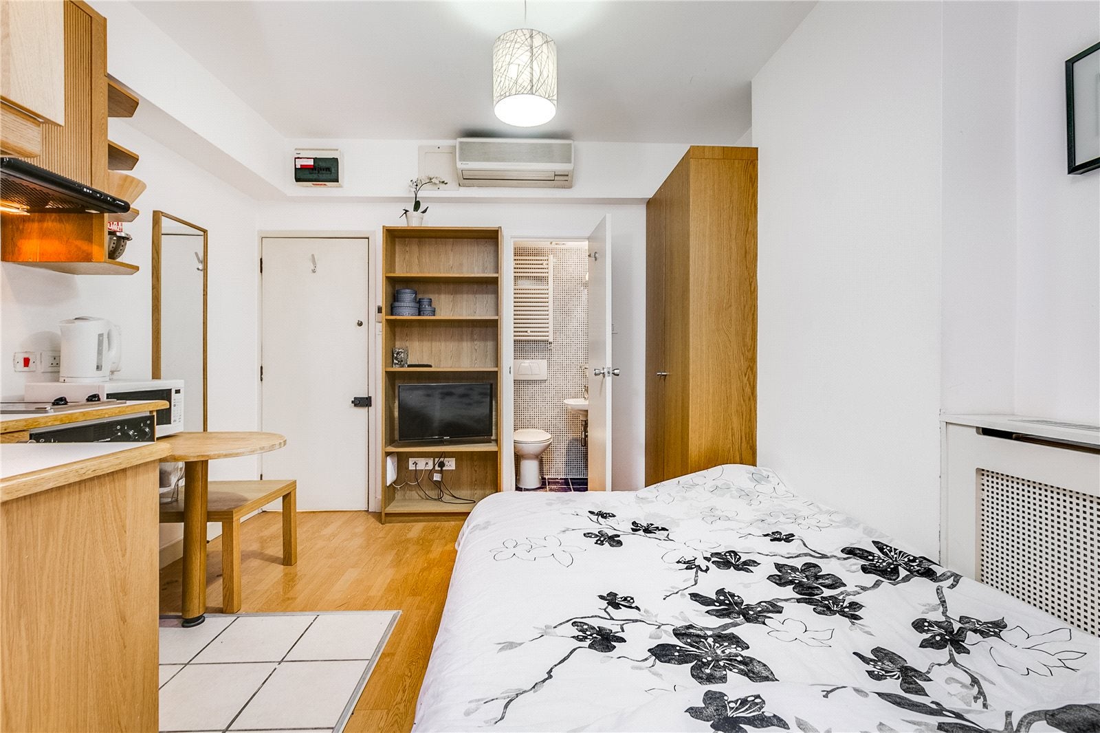 Flat Gloucester Street in City of Westminster