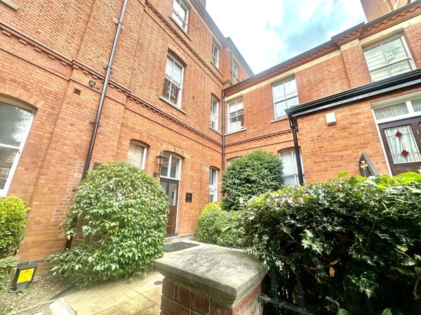 House Rosebury Square in London