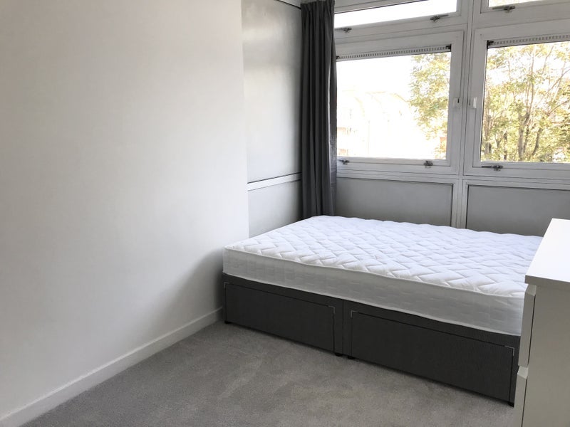 Room Wellesley Street in Greater London