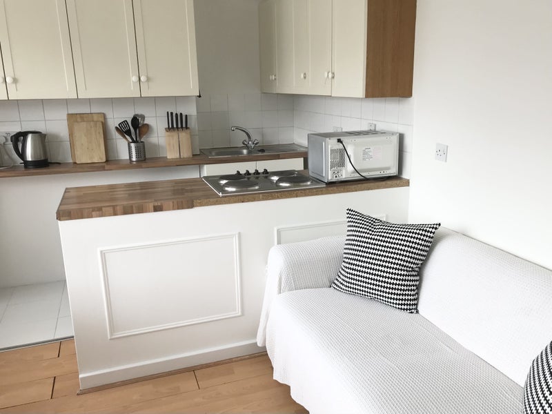 Room Wellesley Street in Greater London
