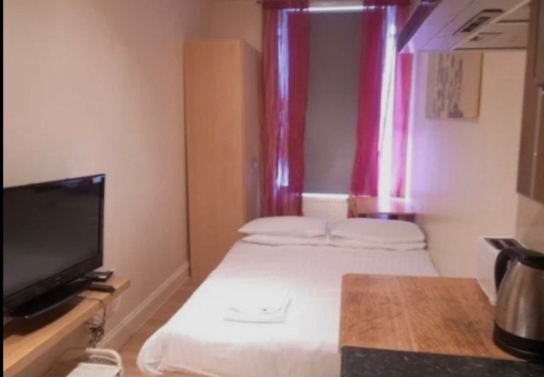Flat Poplar Place in City of Westminster