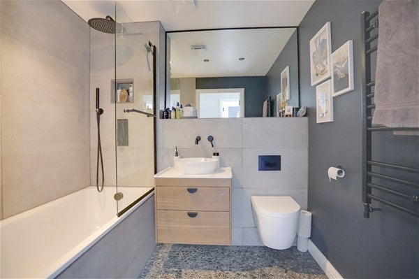 Flat Buttery Mews in Greater London