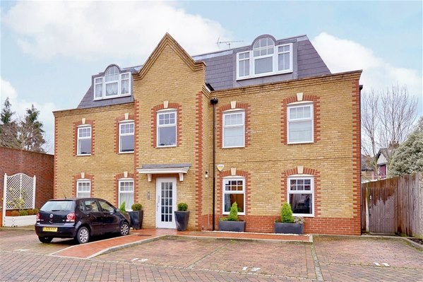 Flat Buttery Mews in Greater London