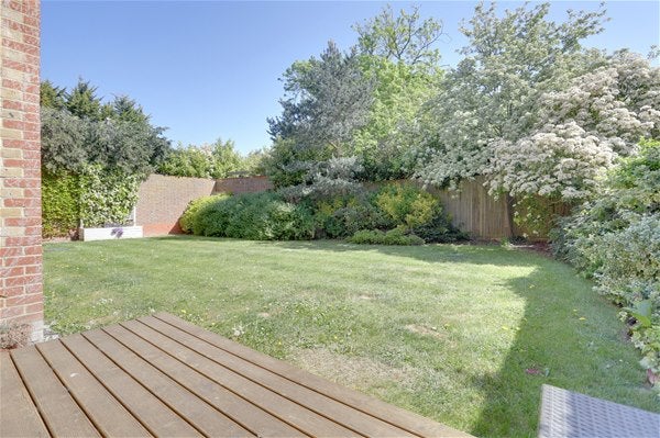 Flat Buttery Mews in Greater London