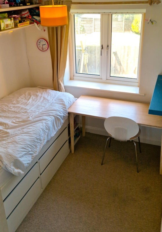 Room Thornmarsh Close in Harry Stoke