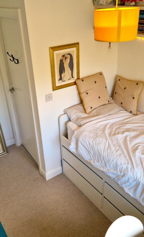 Room Thornmarsh Close in Harry Stoke