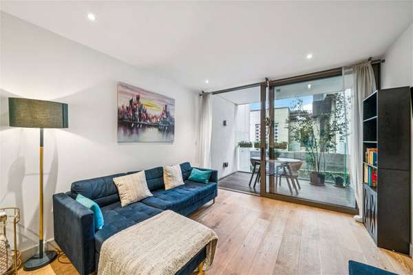 Flat Balham High Road in Greater London