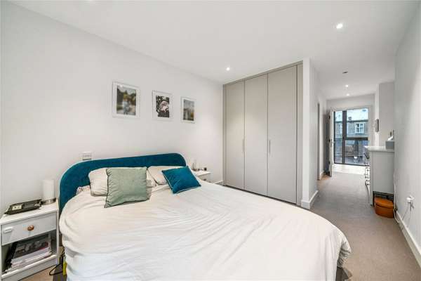 Flat Balham High Road in Greater London