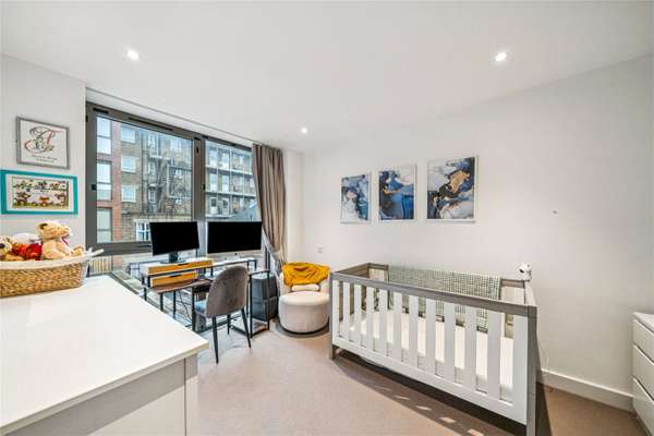 Flat Balham High Road in Greater London