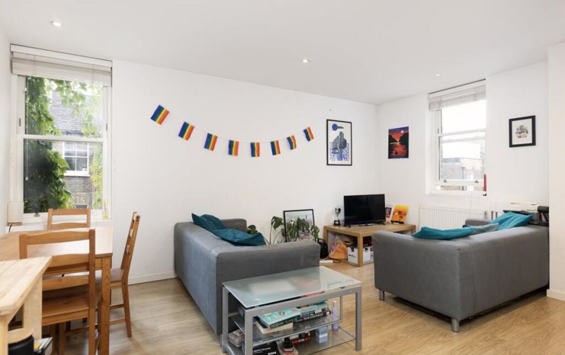 Flat Rushcroft Road in Greater London