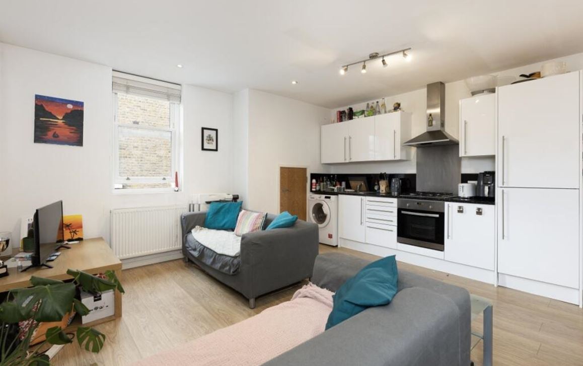 Flat Rushcroft Road in Greater London