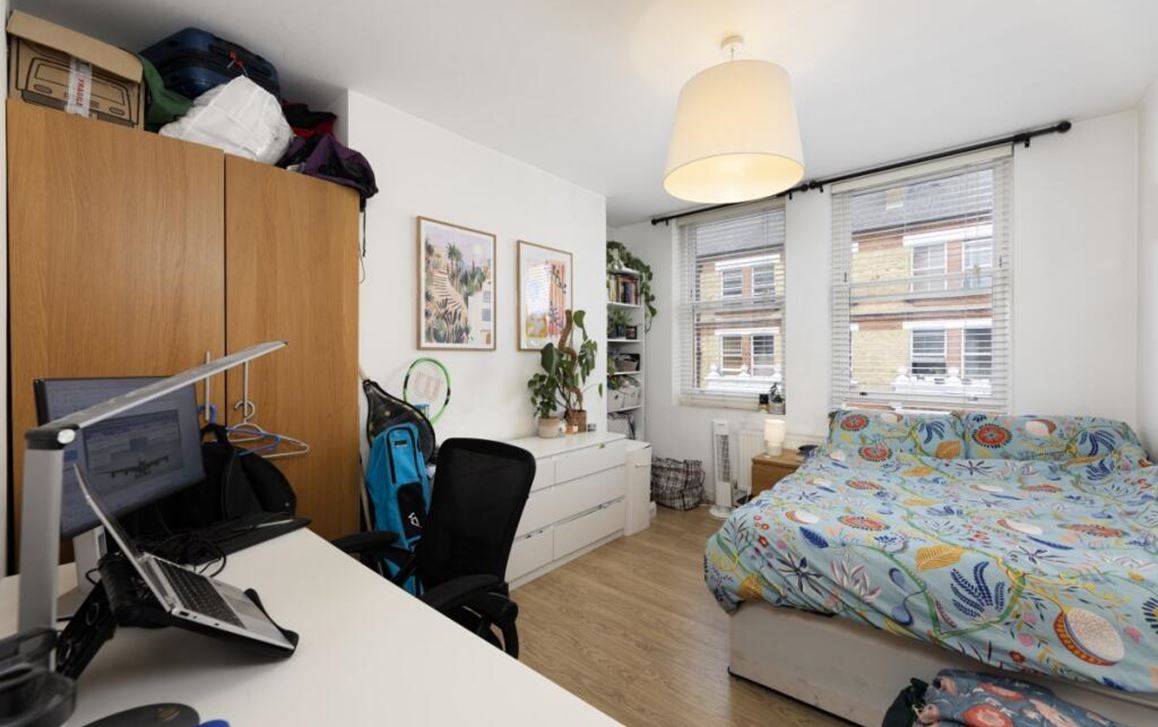 Flat Rushcroft Road in Greater London