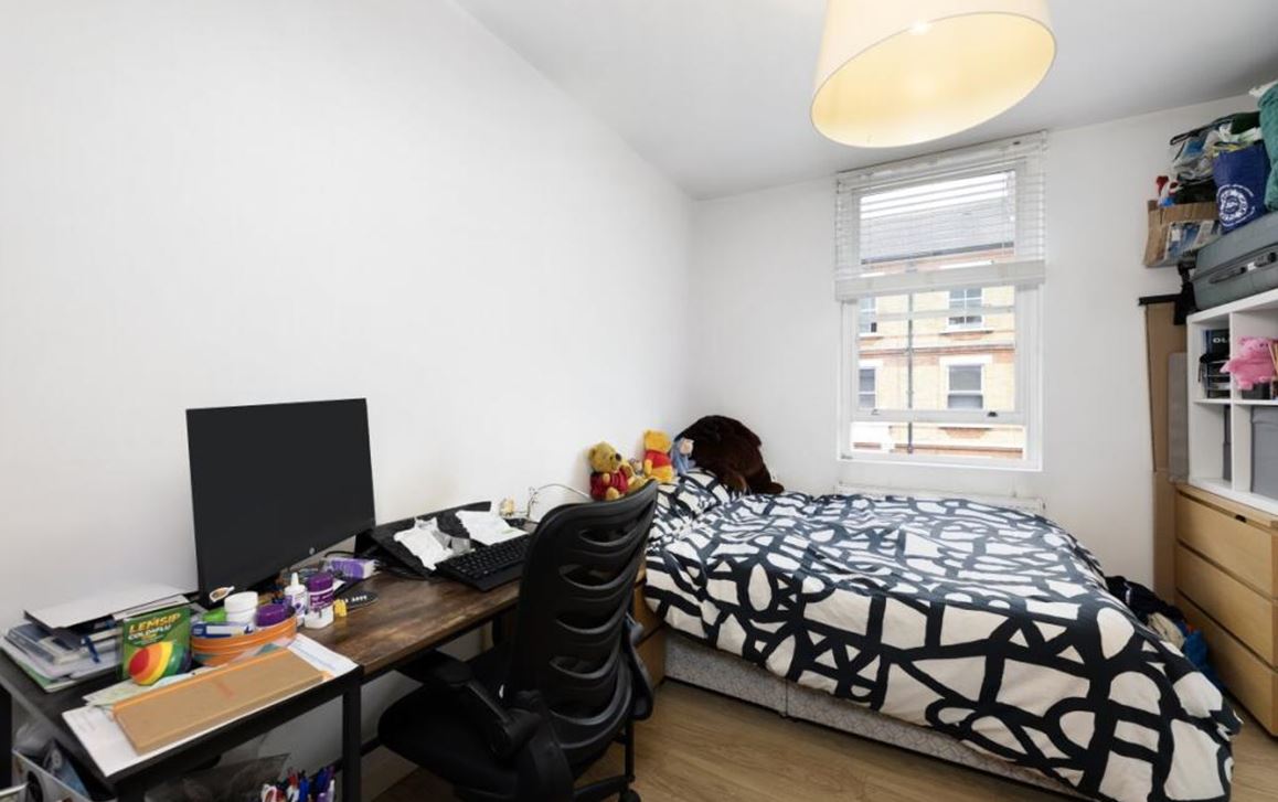 Flat Rushcroft Road in Greater London