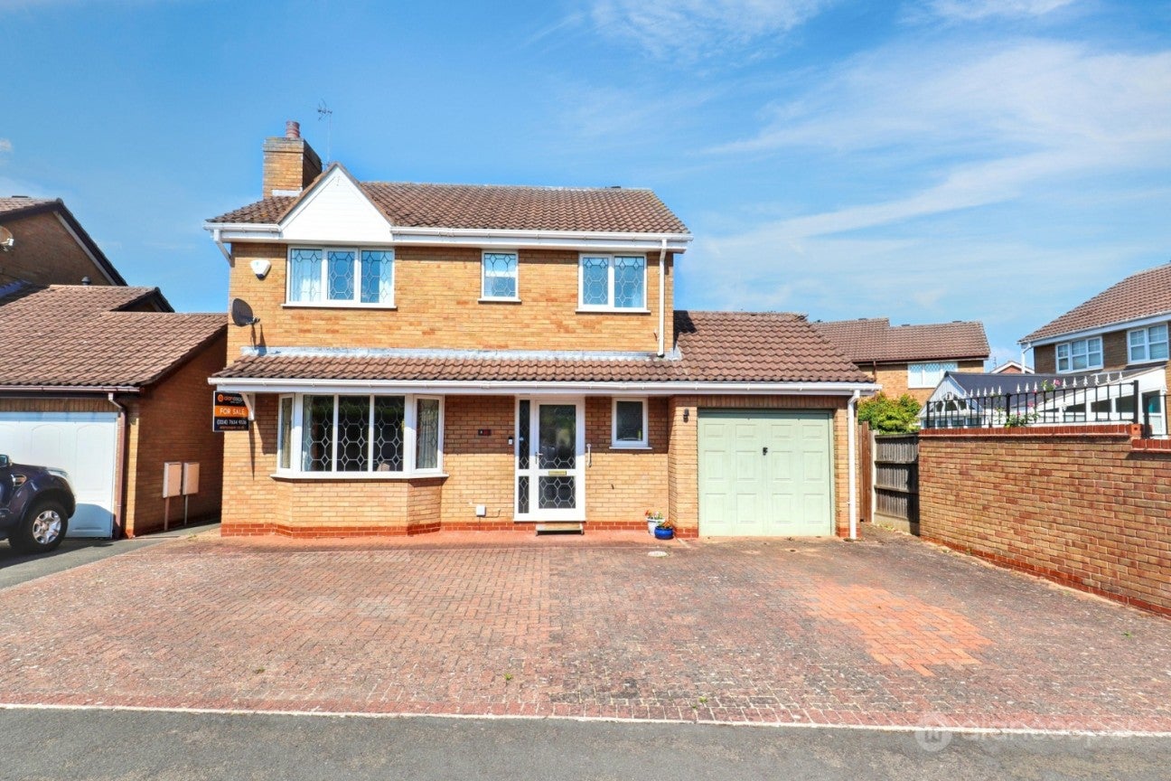 House Gloucester Close in Nuneaton and Bedworth