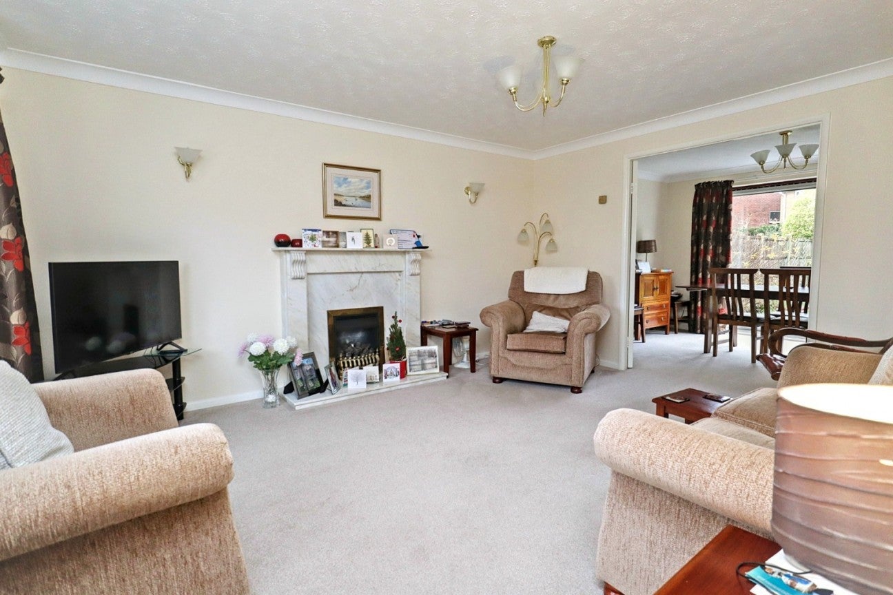 House Gloucester Close in Nuneaton and Bedworth