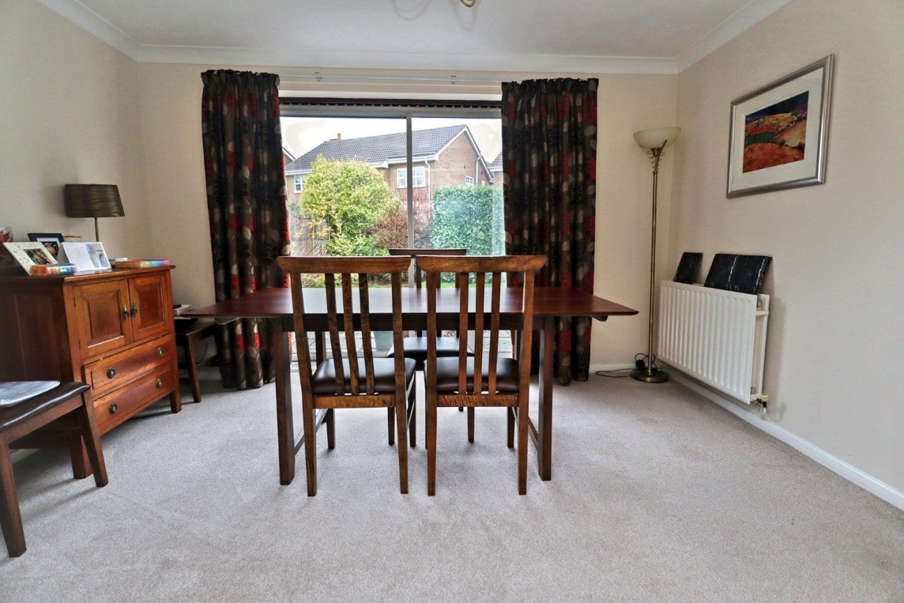 House Gloucester Close in Nuneaton and Bedworth