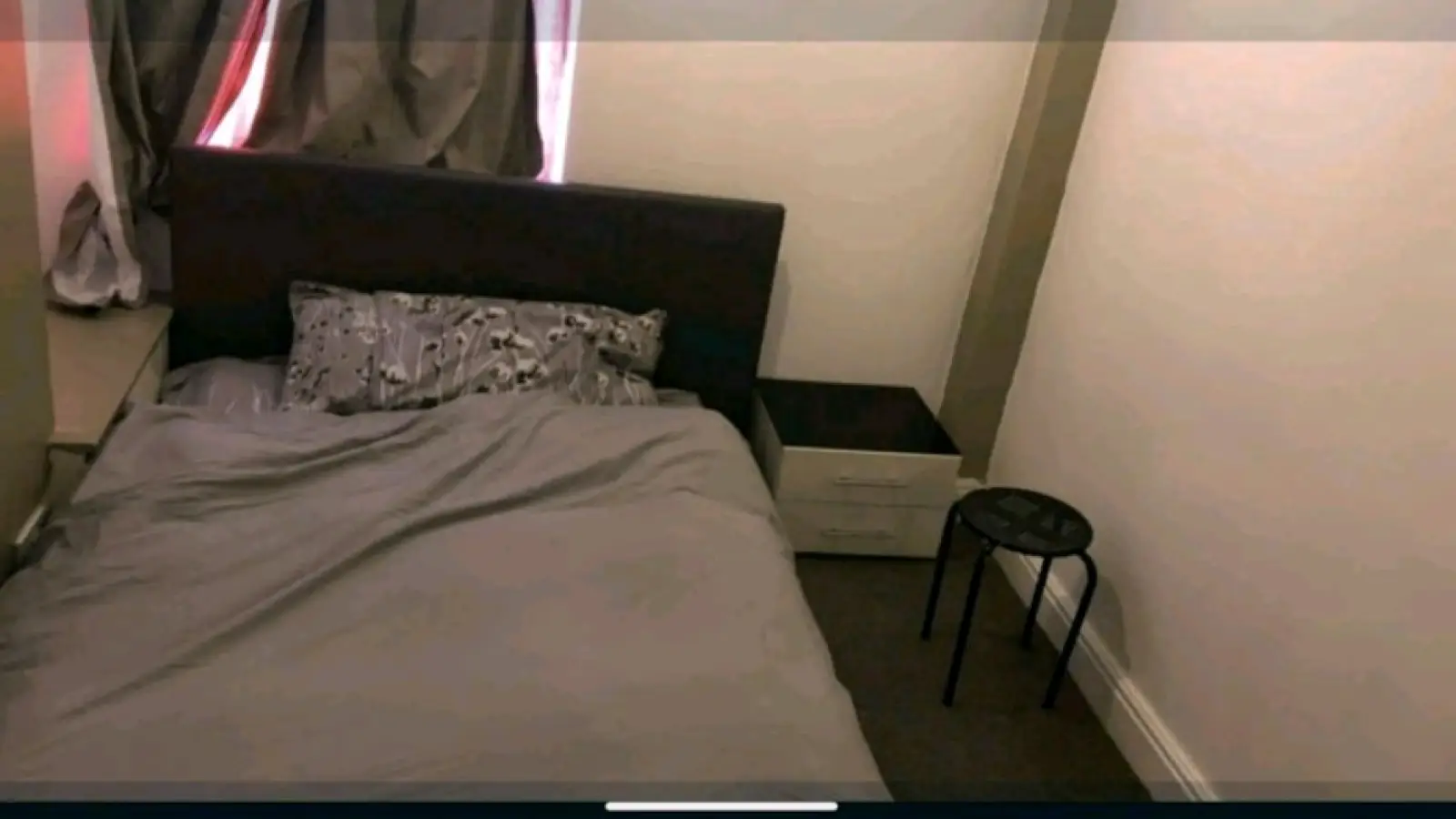 Flat Bamford Avenue in Greater London