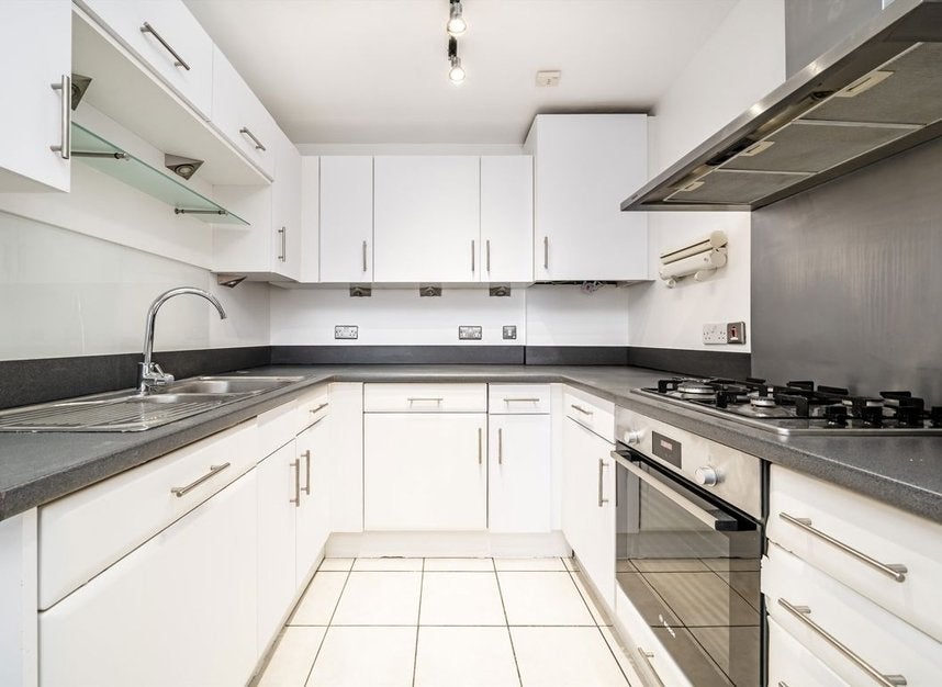 Flat Hunt Close in Greater London