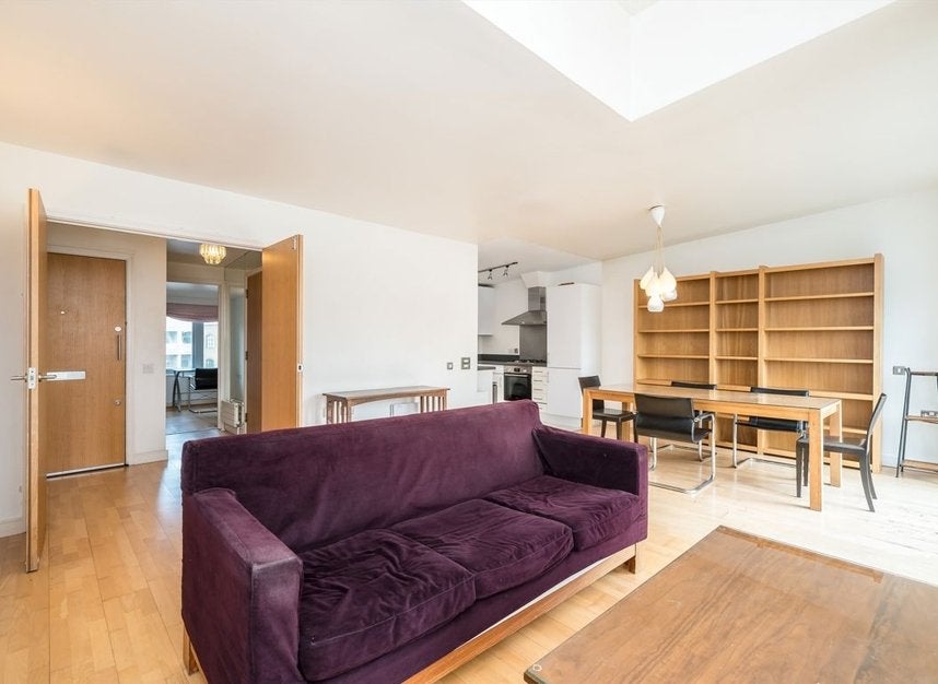 Flat Hunt Close in Greater London