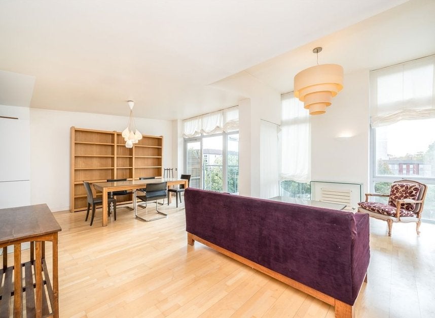 Flat Hunt Close in Greater London