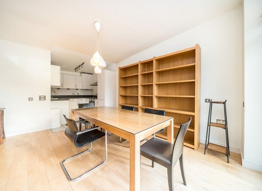 Flat Hunt Close in Greater London