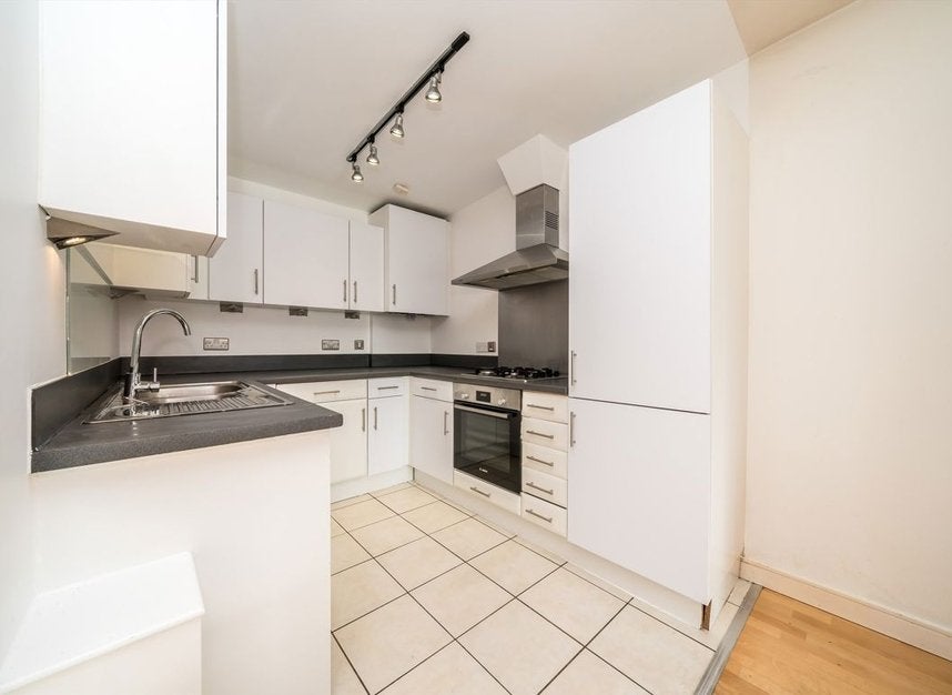 Flat Hunt Close in Greater London