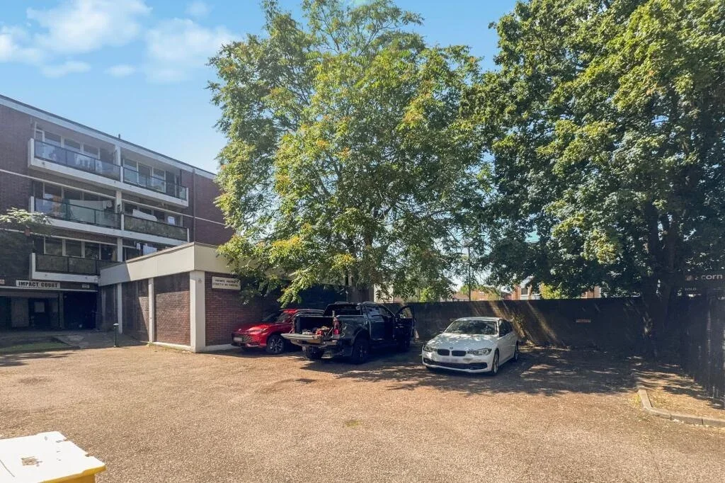 Flat Impact Court in Greater London