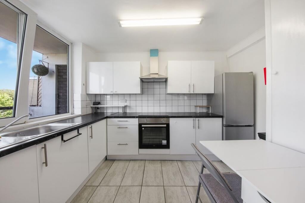 Flat Impact Court in Greater London
