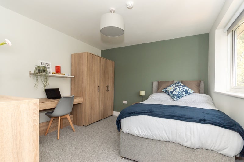 Room Dereham Way in Poole